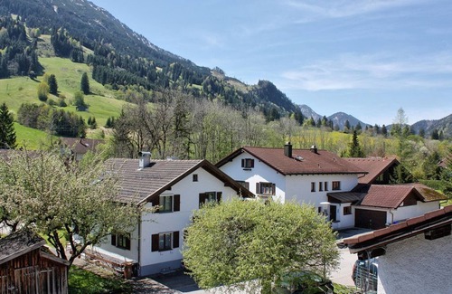 Steinach Apartment | Vacation apartment 5 for 2 persons on the 2nd floor - Haus Bergland