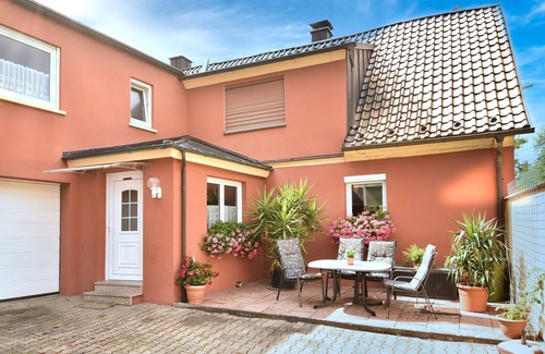 Volkach Apartment | Vacation apartment (78m2) with terrace and fully equipped kitchen
