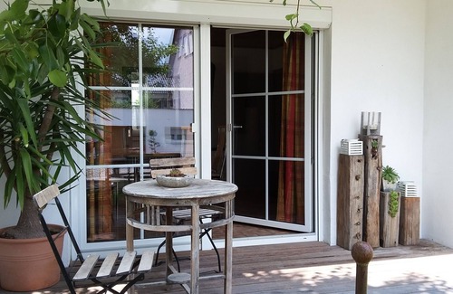 Karlburg Apartment | Vacation apartment 80 m² in the beautiful Main valley, large garden with seating