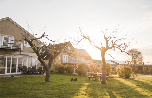 Sahrensdorf Apartment | Vacation apartment/apartment for 10 guests with 220m² in Fehmarn (51637)