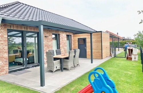 Sehestedt Apartment | Vacation apartment/apartment for 12 guests with 166m² in Jade (266775)
