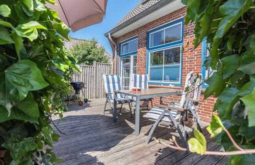Nebel Apartment | Vacation Apartment "Cottage am Watt" at the Tidal Flats with Wi-Fi and Terrace