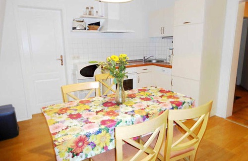 Graal Mueritz Apartment | Vacation apartment Ostseekrabbe 1a old - Behind the town hall - House Ostseekrabbe B