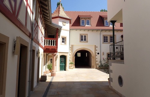 Grosskarlbach Apartment | Vacation apartment "Kirschgarten" in the old winery
