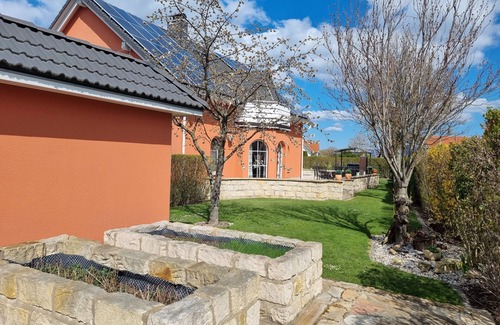 Kesselsdorf Condo | Vacation apartment with outdoor pool on the outskirts of Dresden