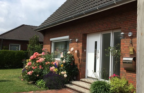 Norddeich Apartment | Vacation apartment de Vries, directly at the wave park