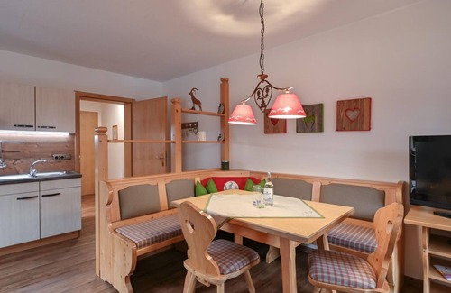 Rofleuten Apartment | Vacation apartment Edelsberg No. 1 on the first floor - Landhaus am Rosenbächle