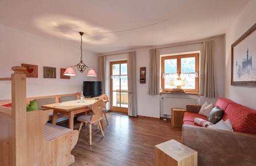 Rofleuten Apartment | Vacation apartment Edelsberg No. 1 on the first floor - Landhaus am Rosenbächle