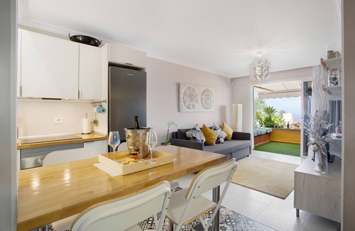 La Quinta Apartment | Vacation Apartment 'Casa Ana' with Sea and Teide View, Shared Pool and Wi-Fi