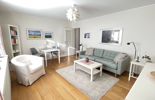 Midlum Apartment | Vacation apartment Hook - with south-facing terrace, very quiet location