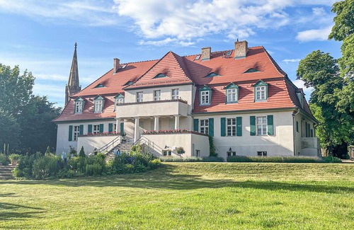 Nauen Apartment | Vacation apartment in the green Lietzow manor house near Berlin