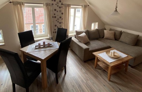 Toenning House | Vacation apartment "Jule" OG - Stadthaus Südertraum