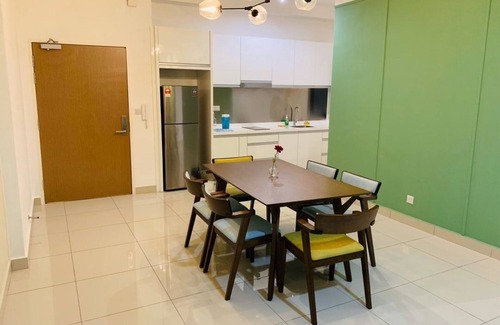 Medini Apartment | Vacation Apartment Meridin, 9 pax 2km to Legoland by TH
