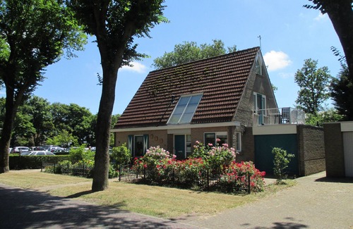 Ballum Apartment | Vacation apartment on 1st floor in the village of Ballum on the Island Ameland.