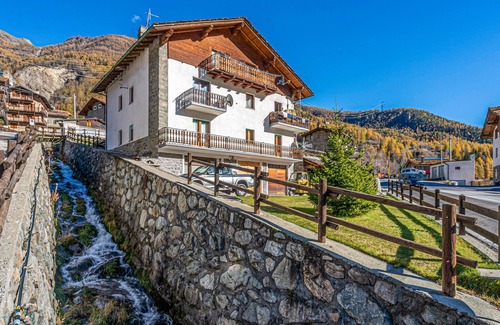 Epinel Apartment | Vacation apartment on the 1st floor of a characteristic chalet in Epinel, a district of Cogne.