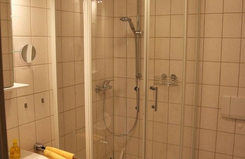 Briedel Bed & Breakfast | Vacation apartment Rivaner, shower, WC, terrace - Ferienweingut Hensler