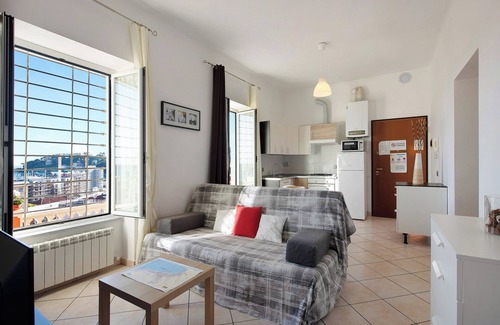 Varazze Apartment | Vacation Apartment Trilocale in villa vista mare Apt 2 with Sea View