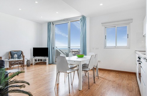 Melenara Apartment | Vacation Apartment 'Vista Playa Y Mar - Sea View' with Balcony, Wi-Fi and Air Conditioning