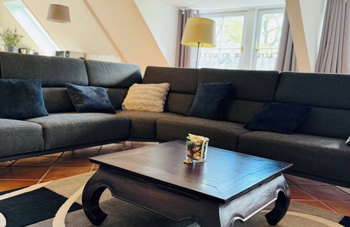 Grebin Apartment | Vacation apartment "Zum See": Direct view of the lake and the dressage arena