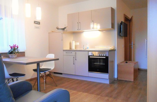 Leibnitz Apartment | Vacation apartment Zweisamkeit with vine arbor and panoramic garden in a great central location