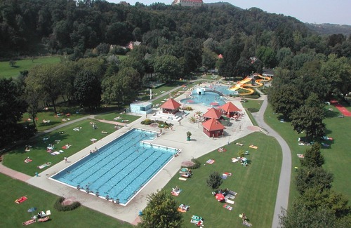 Leibnitz Apartment | Vacation apartment Zweisamkeit with vine arbor and panoramic garden in a great central location