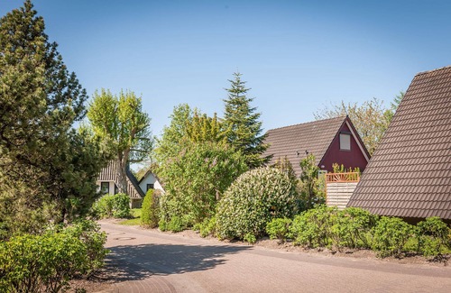 Dorumer Neufeld House | Vacation bungalow Mellumplate 8 in an airy and idyllic location.