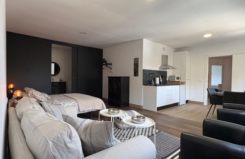 Los Portales Apartment | Vacation 'Bastion Del Drago - 5' with Mountain View, Shared Terrace and Wi-Fi