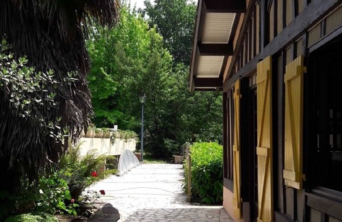Laurede Ski Chalet | Vacation chalet with swimming pool and large private area