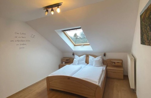 Bad Neuenahr-Ahrweiler Apartment | Vacation apartment for up to 4 people/Sonnenberg - Ferienwohnung am Weingut Lingen