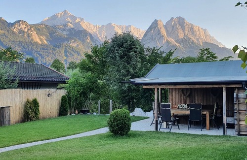 Garmisch-Partenkirchen House | Vacation living for the whole family directly at the Loisach river