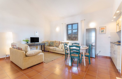 Lajares Apartment | Vacation 'Dragón Y Suerte Lajares Pool' with Mountain View, Shared Pool and Wi-Fi