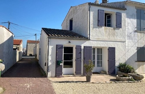 Saint-Pierre-d'Oleron House | Vacation rental just a stone's throw from Saint Pierre d'Oléron town center