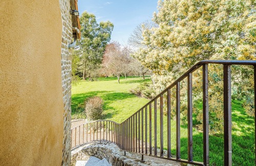 Sartilly-Baie-Bocage House | Vacation Home "Chambre D'hôte La Chapelle" with Terrace, Shared Garden & Wi-Fi