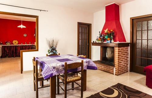 San Giovanni Suergiu House | Vacation Home Casa Lucia with A/C & Balcony