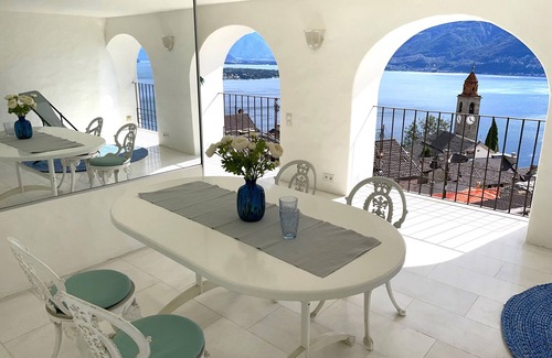 Porto Ronco House | Vacation home in the heart of the village with roof terrace and spectacular views