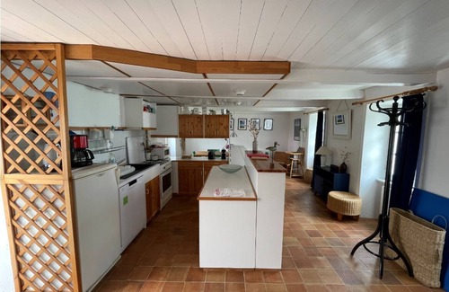 Bangor House | Vacation home 10 minutes' walk from the beach and wild coastline