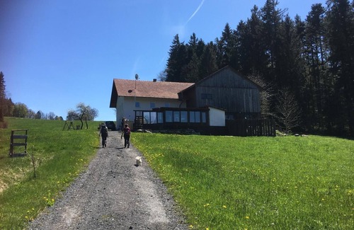 Kollnburg Apartment | Vacation home (120sqm) in idyllic location with garden for 8 pers.