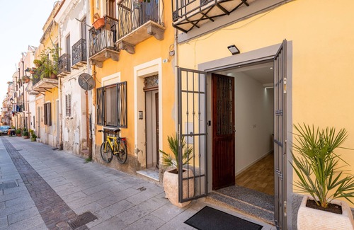 Cagliari House | Vacation Home "Achomedesign Stampace" with A/C & Wi-Fi