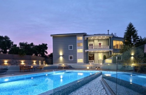 Akrotiri House | Vacation home Akrotiri in Bochali - 10 persons, 5 bedrooms