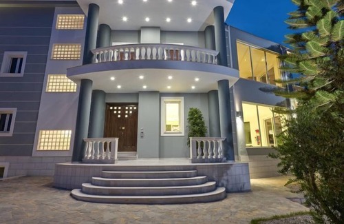 Akrotiri House | Vacation home Akrotiri in Bochali - 10 persons, 5 bedrooms