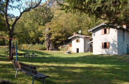 Carlazzo House | Vacation home Baite Pidaggia in Carlazzo - 5 persons, 3 bedrooms