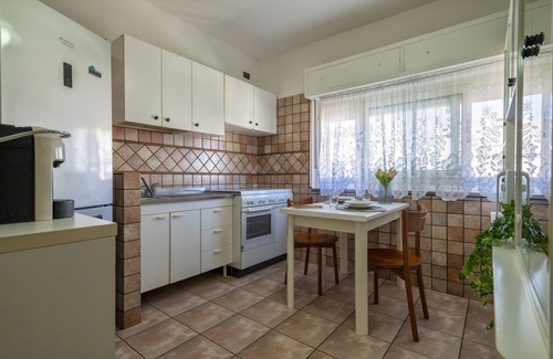 Centro Commerciale House | Vacation Home "Casa a 2 Passi dalla Spiaggia" Close to the Sea with Private Covered Terrace