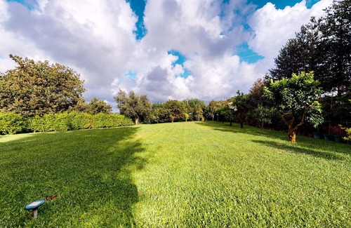 Rates House | Vacation Home 'Casa do Bosque' with Balcony, Shared Garden & Wi-Fi