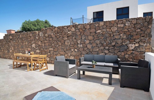 La Santa House | Vacation Home 'Coral 5' with Shared Terrace, Wi-Fi and Air Conditioning