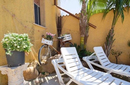 Marsala House | Vacation Home Da Michele with Sea View, Private Open Terrace