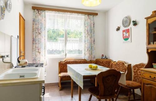 Belatelep House | Vacation home Dahlia by Interhome