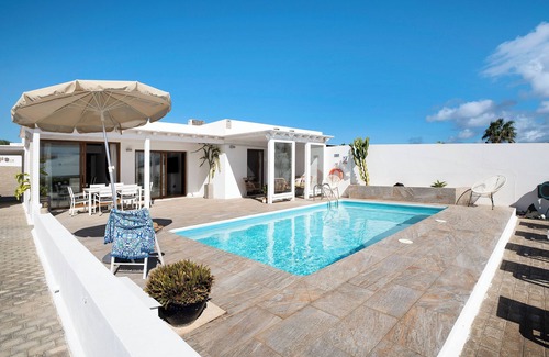 Playa Blanca Villa | Vacation Home "El Ancla" with Sea View, Private Pool & Wi-Fi