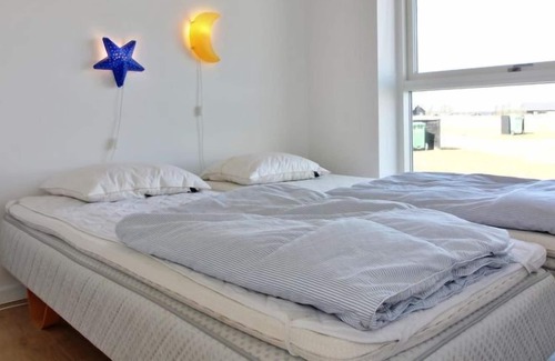 Grønhøj House | Vacation home "Elianna" - 1.6km from the sea in NW Jutland in Løkken - 6 persons, 3 bedrooms