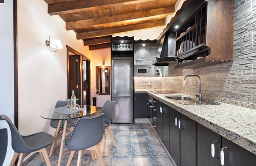 Cueva del Viento Apartment | Vacation Home "Ático Miranda" with Jacuzzi, Views of El Teide & Wi-Fi