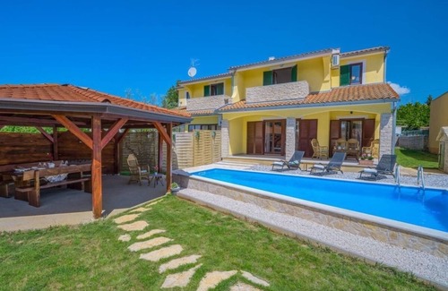 Kastelir-Labinci House | Vacation home for 9 guests with 120m² in Rogovi (84019)